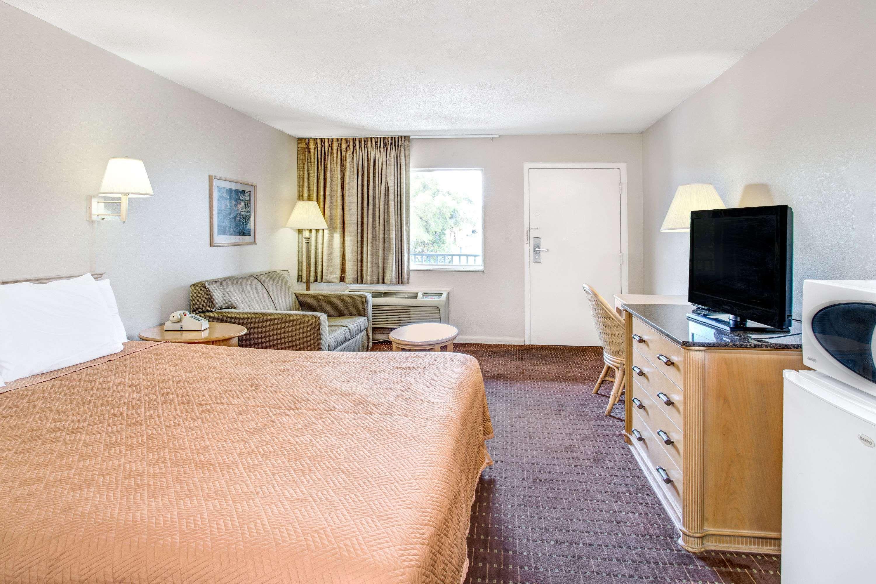 Super 8 By Wyndham Kissimmee Motel Exterior foto